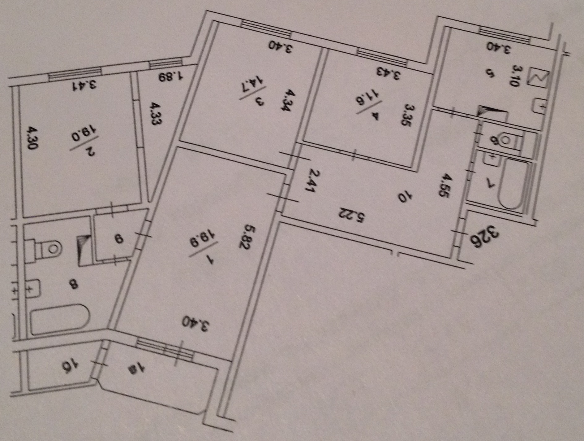 План БТИ четырехкомнатной квартиры серии КОПЭ - поворотная секция