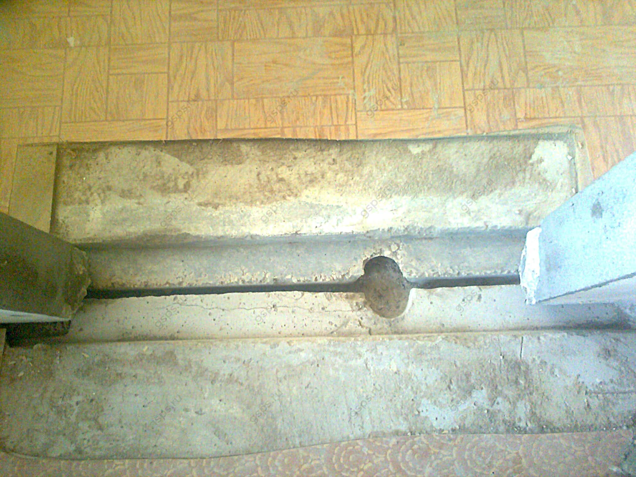 Межпанельный стык плит очищенный до бетона