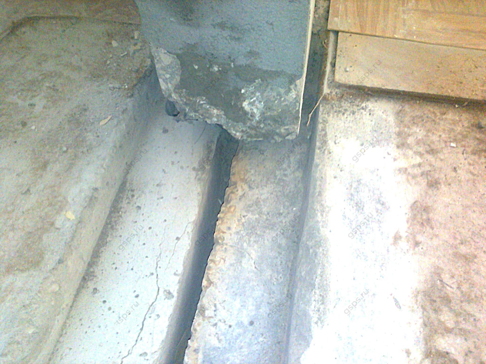 Межпанельный стык плит очищенный до бетона